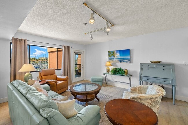 Building Photo - Huge Double sized Condo Overlooking The Ma...