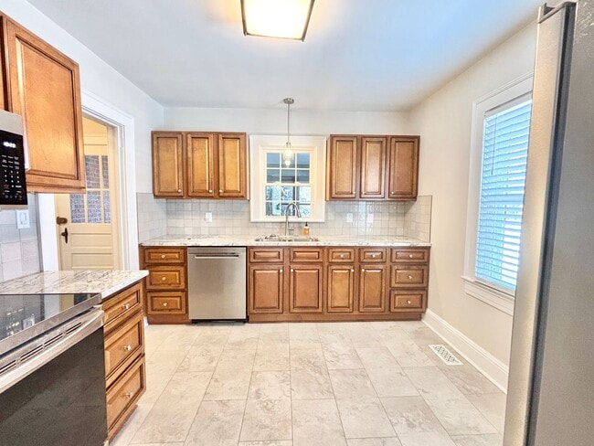 Building Photo - Spacious 3 Bedroom in Reidsville with an Office- Newly Renovated - Lawncare Included!