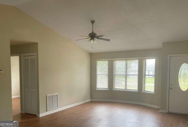 Building Photo - 414 Sunnyside Dr