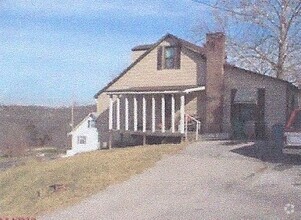 Building Photo - 2720 Spring Dr