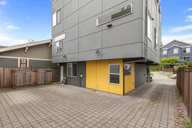 Foto del edificio - 4504 Linden Ave N