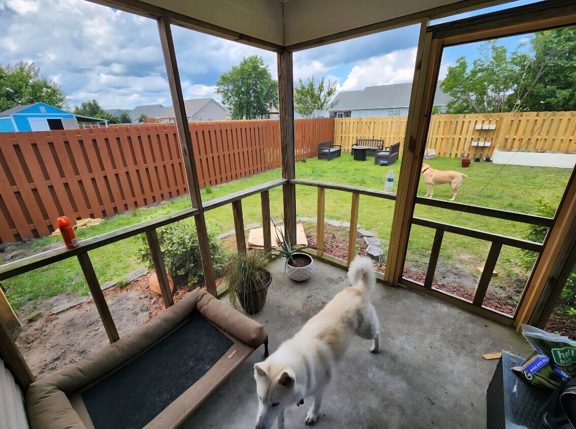Foto principal - Welcome to this stunning 3-bedroom, 2-bath...