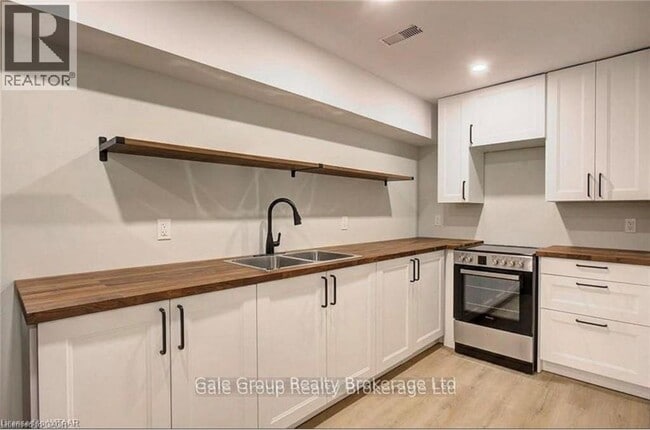 Photo du bâtiment - 246 Munnoch Blvd