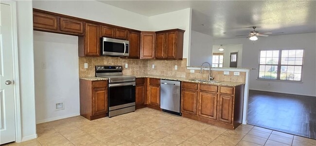 Building Photo - 1531 Forest Dr