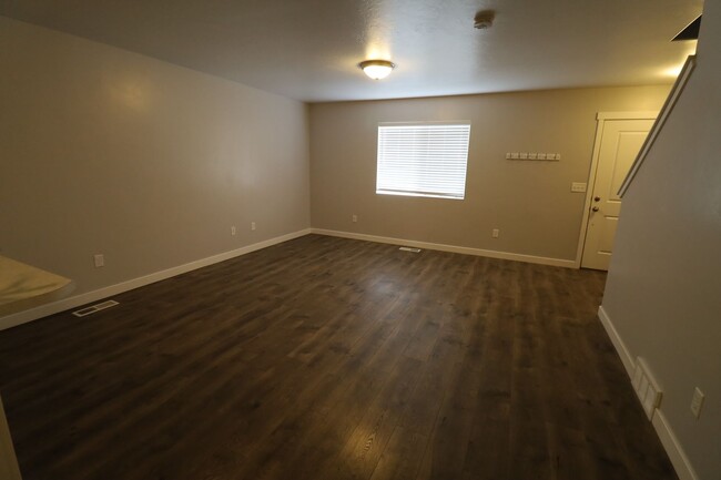 Building Photo - Pet Friendly Legacy Farms Townhome