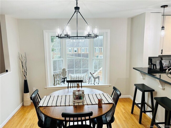 Foto del edificio - 136 Foxbridge Village Rd