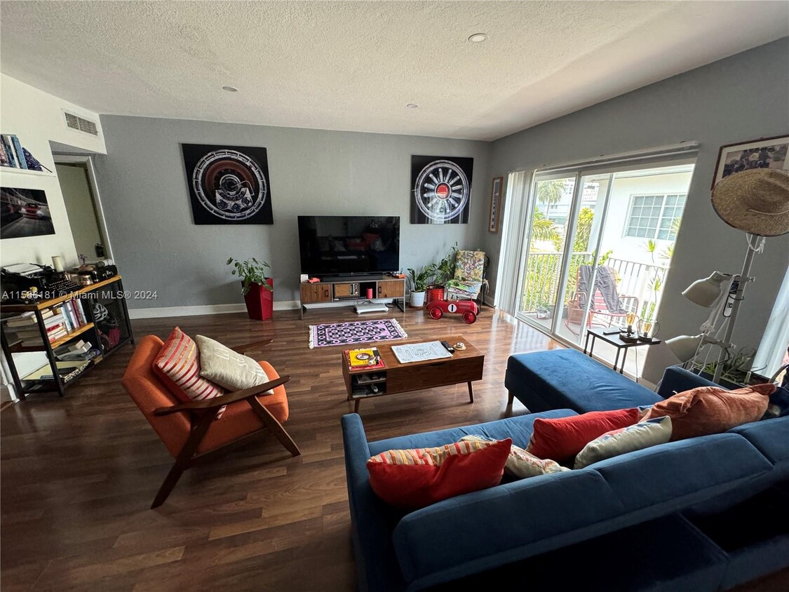 Foto principal - 9260 Bay Harbor Terrace