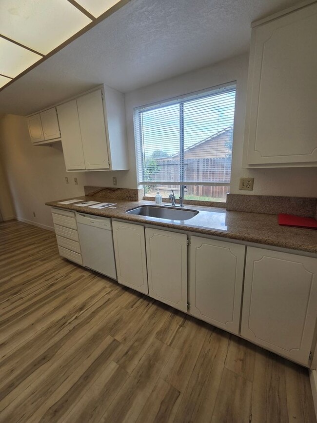 Building Photo - Charming Single Family Home in Desirable Loomis