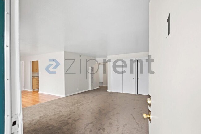 Building Photo - Unit 1