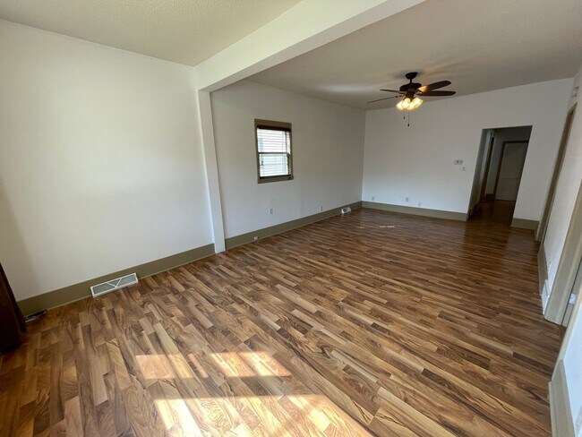 Foto del edificio - Main Level Duplex with Lawn and Snow Inclu...