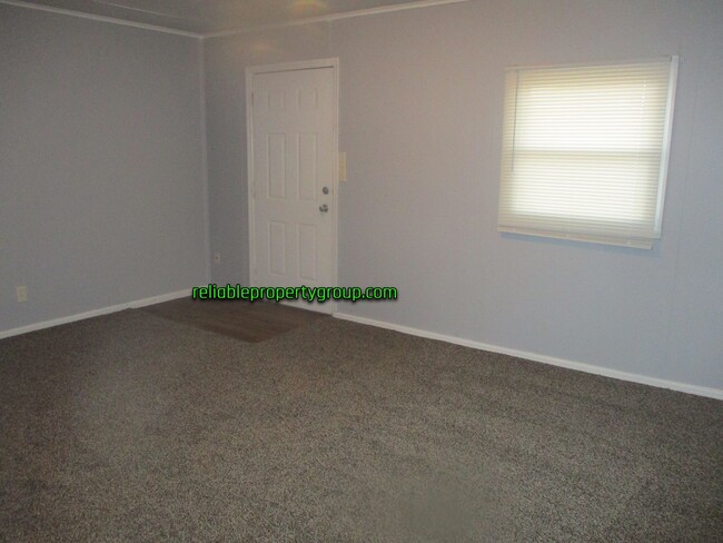 Building Photo - New Listing in Fort Wayne