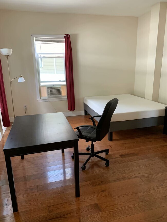 Foto del edificio - 491 Pleasant St