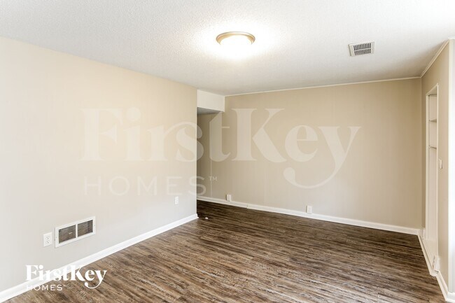 Foto del edificio - 815 Rowell St