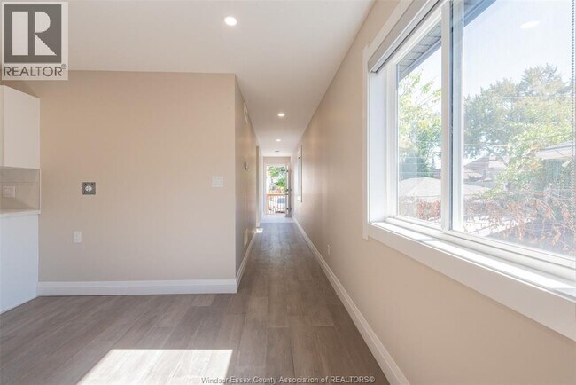 Photo du bâtiment - 912 Hall Ave