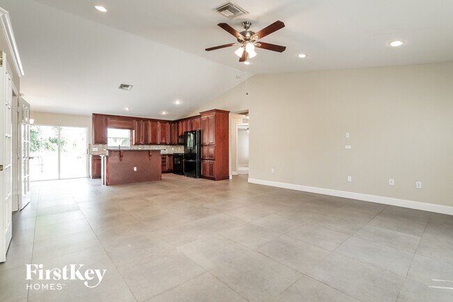 Foto del edificio - 18552 Spruce Dr W