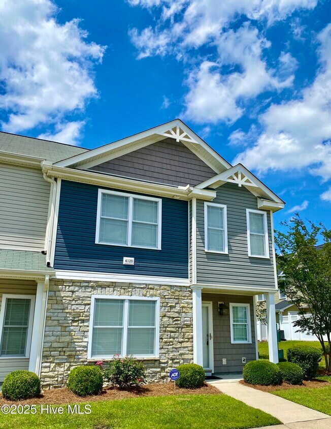 Foto principal - 4120 Kittrell Farms Dr