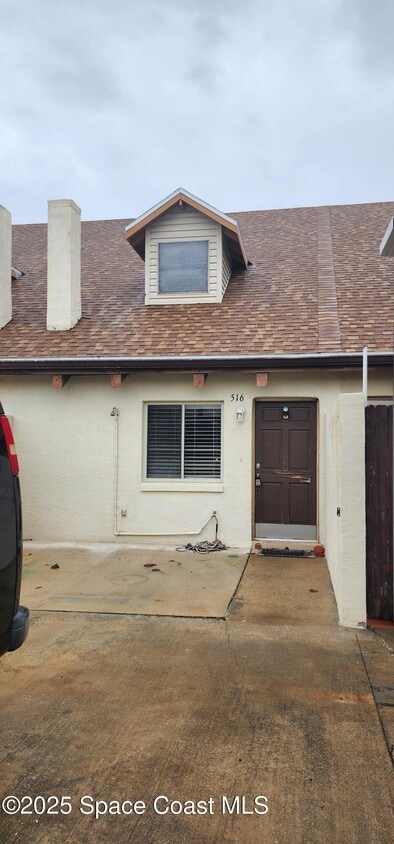 Primary Photo - 516 Harrison Ave