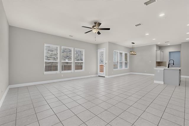 Foto del edificio - 7617 Regal Ln