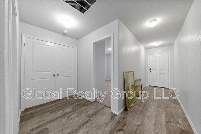 Foto del edificio - 5914 Sunshine Smt