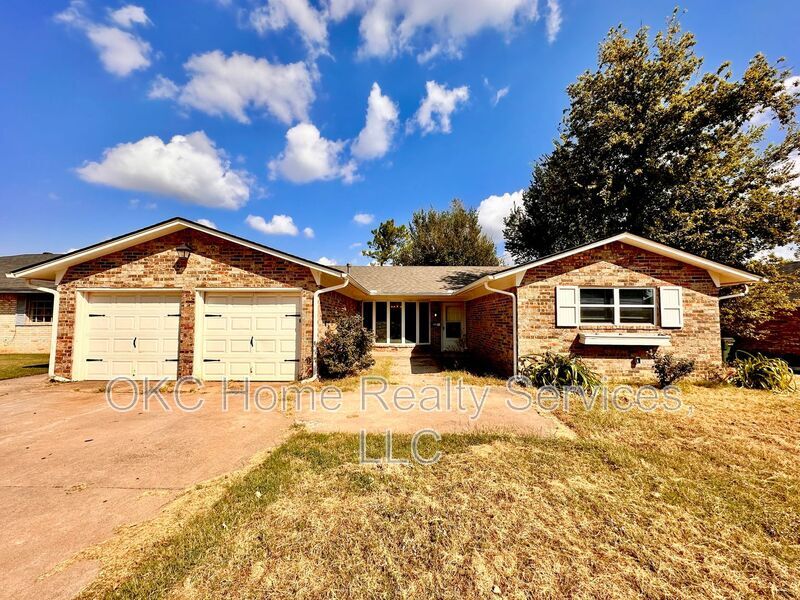 Foto principal - 3408 Oak Grove Dr