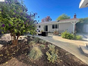 Building Photo - 1248 Hale Dr Building Photo - 1248 Hale Dr