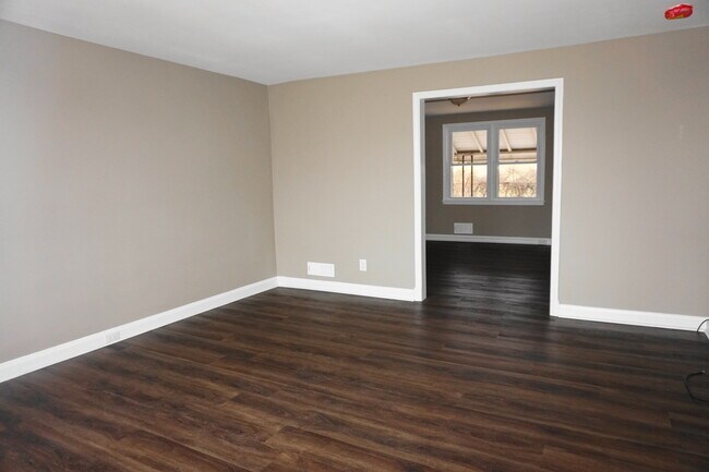 Foto del edificio - Charming 3 Bedroom/1.5 Bathroom Townhome in Dundalk, MD!