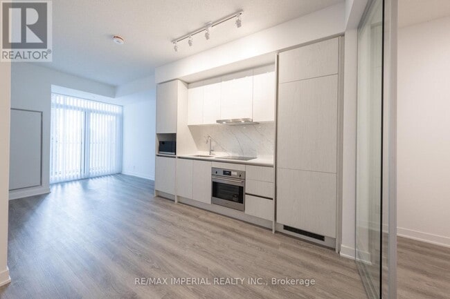 Building Photo - 180 Front St E