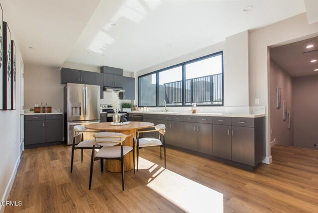 Foto del edificio - 3682 Harriman Ave
