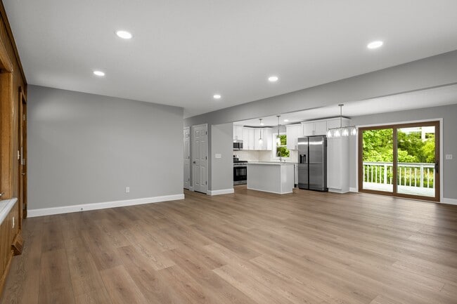 Building Photo - 11004 Oak Knoll Ter N
