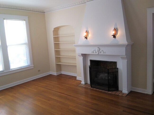 Building Photo - 221 W Magnolia Ave