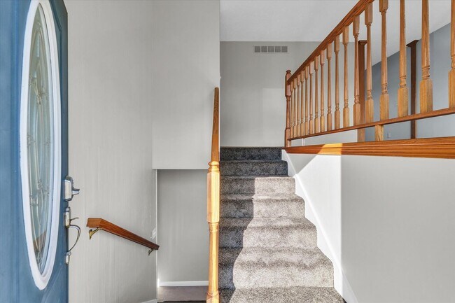 Foto del edificio - Spacious 4-Bedroom Home with Fenced Yard a...