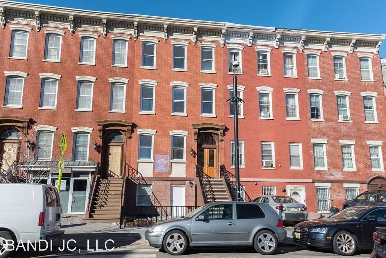 Primary Photo - 677 Bergen Ave