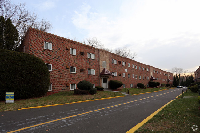 Primary Photo - Sandalwood Apartments