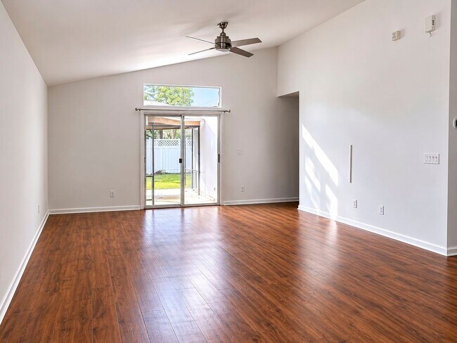 Building Photo - Beautiful 4 Bedroom, 2 Bathroom home offering 1,641 square feet of comfortable living space