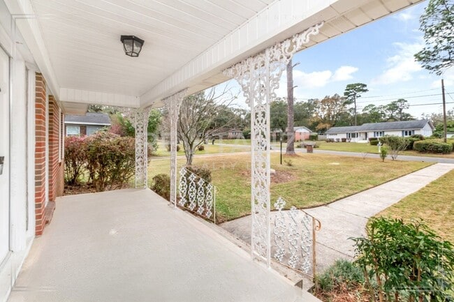 Foto del edificio - Charming Brick Ranch with Modern Comforts in Mobile!