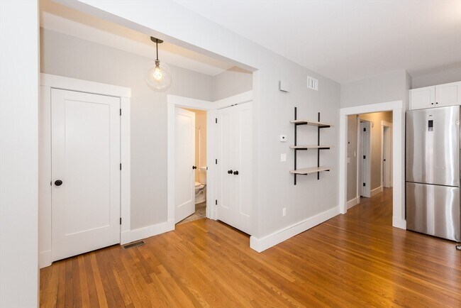 Building Photo - 127 Hudson St