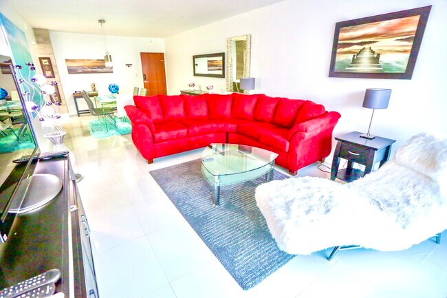 Living room - 4001 S Ocean Dr