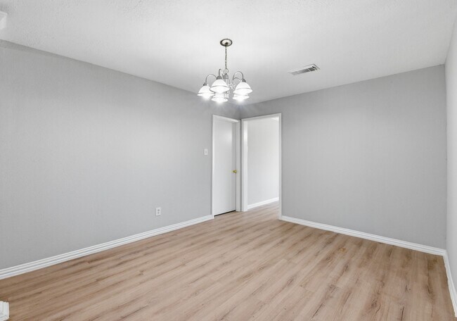 Foto del edificio - 4438 McCleester Dr