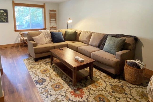 Building Photo - 2122 N Oakes St