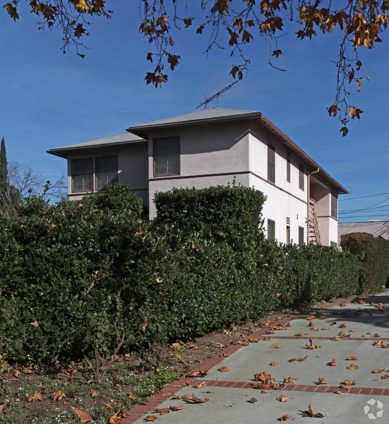 Building Photo - 710 Arroyo Dr