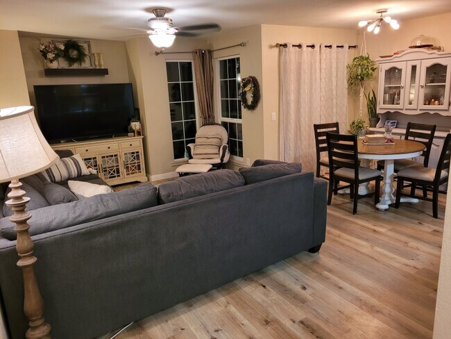 Sala de estar - 200 E Southern Ave