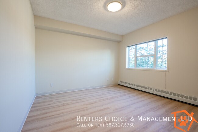 Photo du bâtiment - 2 Bedroom Senior Living in The Edwards