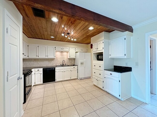 Foto del edificio - Custom Remodeled Townhome off Jefferson Hwy
