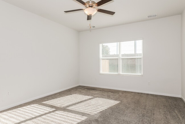 Building Photo - 323 Augustine Dr