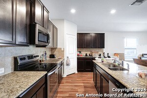 Foto del edificio - 7226 Altair Loop