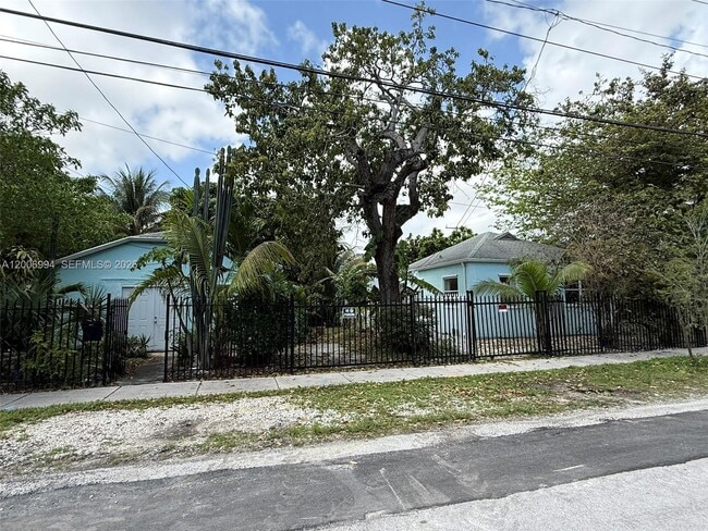 Building Photo - 294 NE 57th St