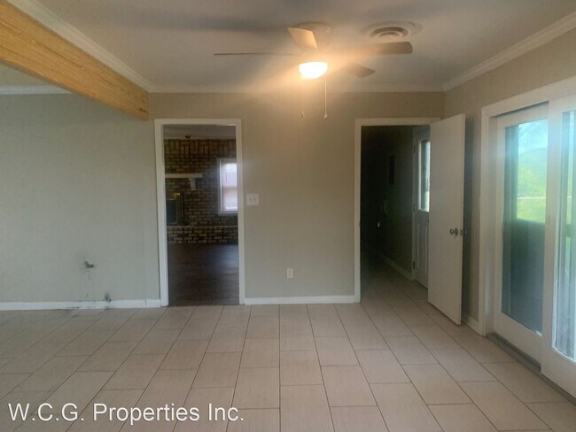 Foto del edificio - 3 br, 2 bath House - 9019 Sara