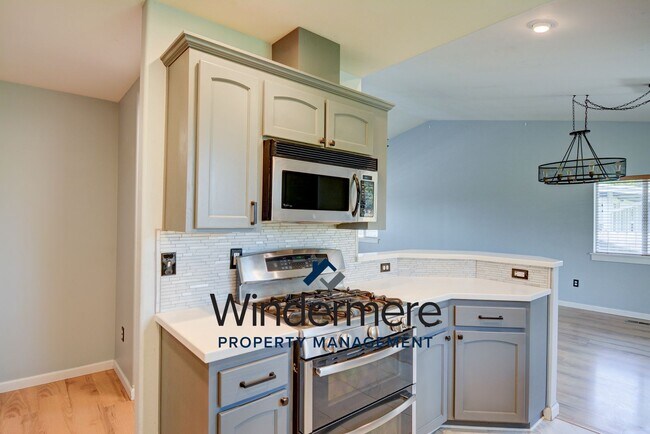 Foto del edificio - Modern 4 bed 2.5 Bath Home