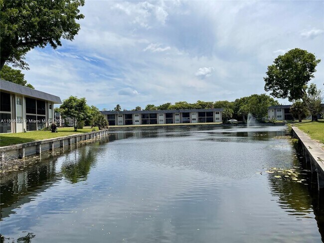 Foto del edificio - 8020 N Colony Cir
