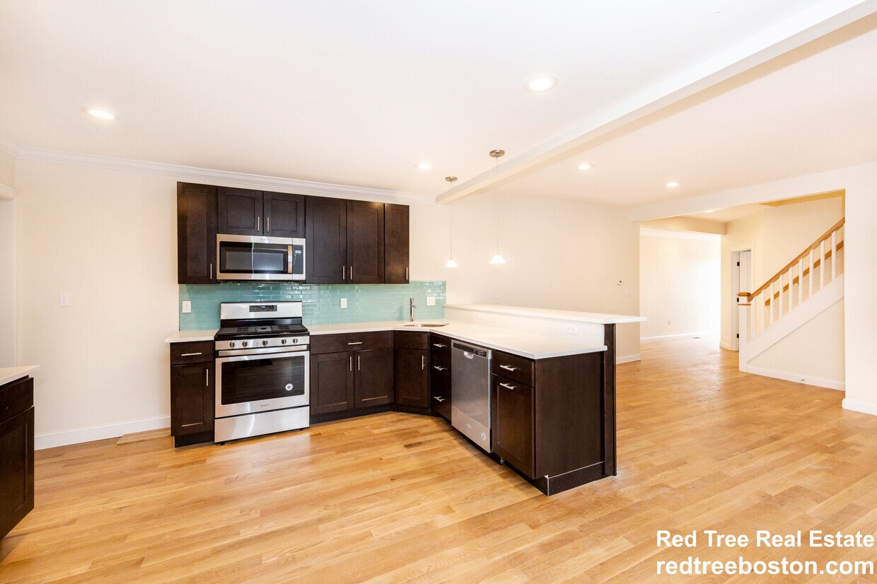 51 Fulton St Unit 2, Medford, MA 02155 51 Fulton St Medford, MA